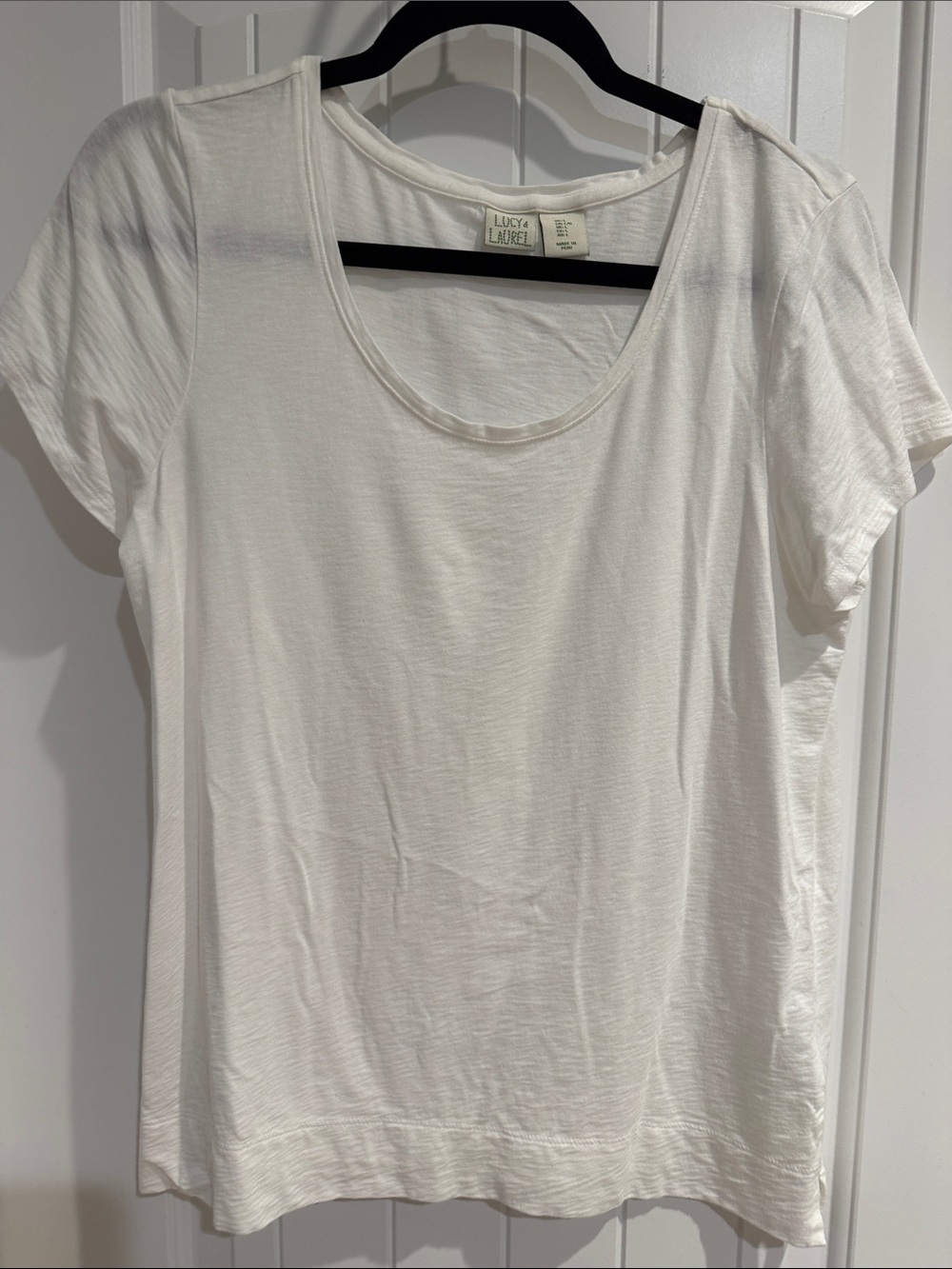 Lucy & Laurel White Scoop Neck Short Sleeve Tee